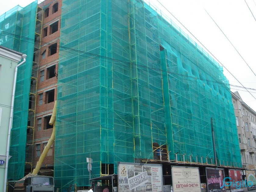 в рулоне длиной 50м и высотой 4 м